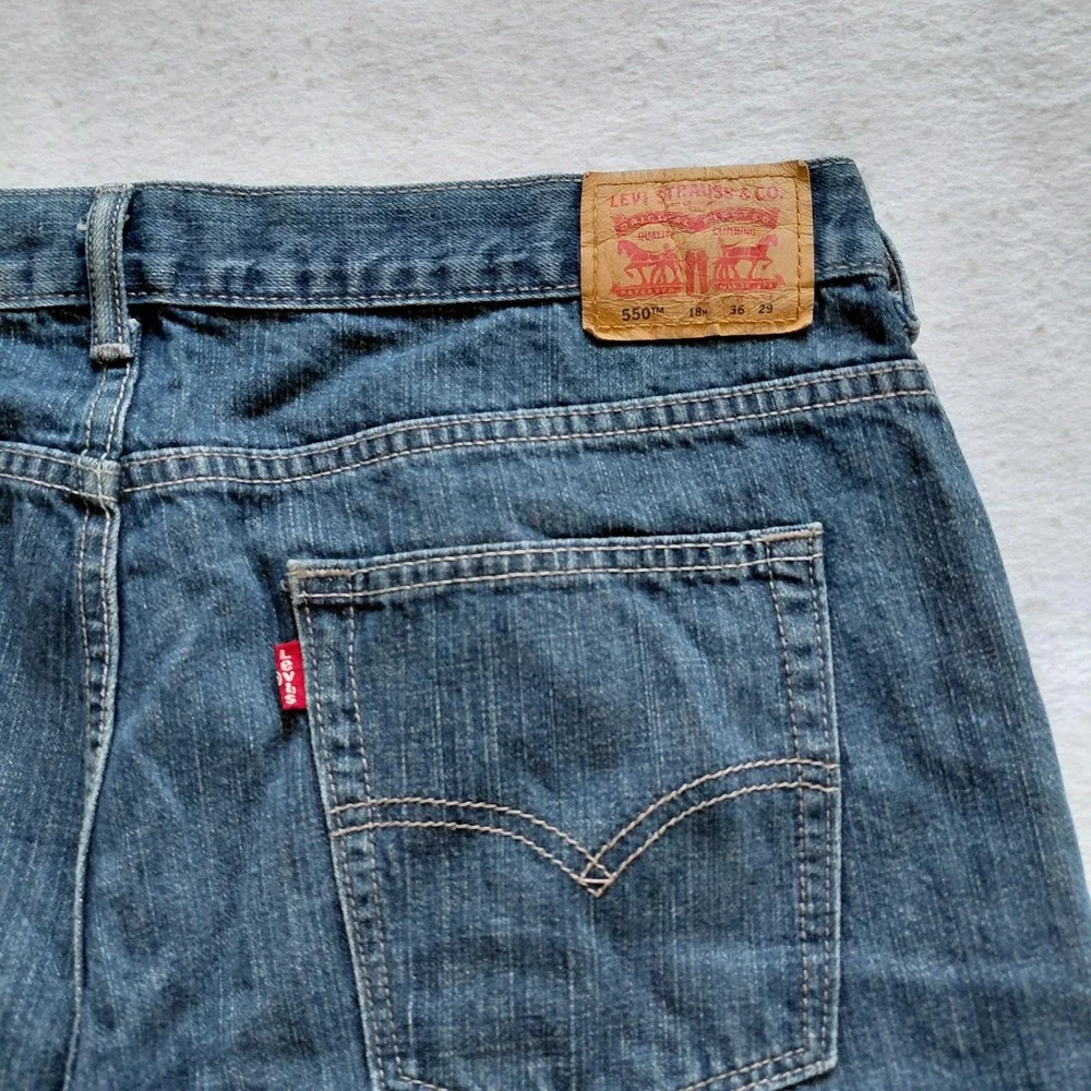 Levis 550 Mens Relaxed Fit Jeans 18 Husky 36x29 Medium Wash Blue Denim Cotton